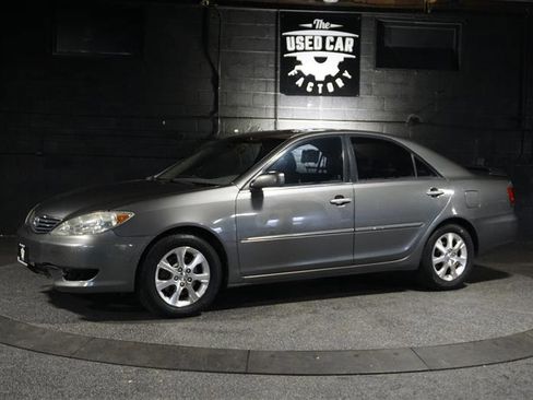 Used 2005 Toyota Camry LE image 1