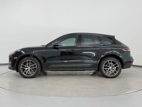 Certified 2025 Porsche Macan AWD/4WD image 2