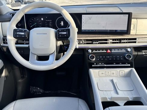 Used 2024 Hyundai Santa Fe Limited image 2