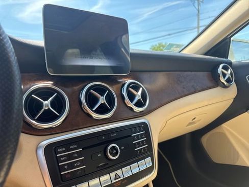 Used 2020 Mercedes-Benz GLA 250 4MATIC image 11
