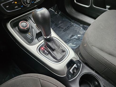 Used 2020 Jeep Compass Sport image 7