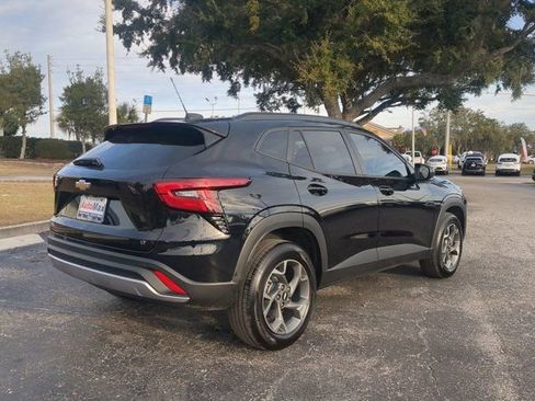 Used 2025 Chevrolet Trax LT w/ Driver Confidence Package image 4