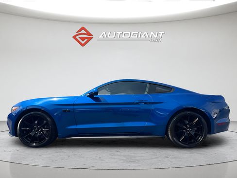 Used 2017 Ford Mustang GT w/ Black Accent Package RWD image 3