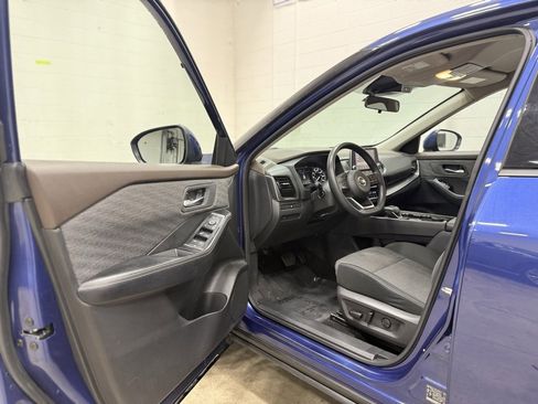 Used 2021 Nissan Rogue SV image 24