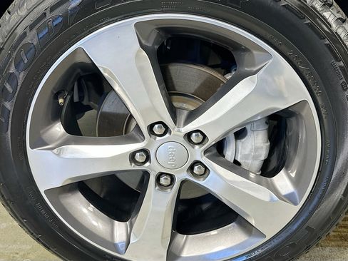 Used 2022 Jeep Grand Cherokee Limited image 29