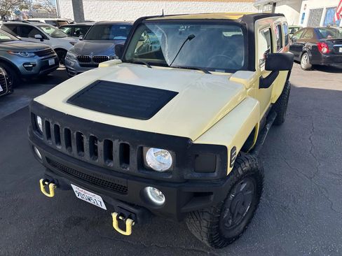 Used 2007 HUMMER H3 image 2