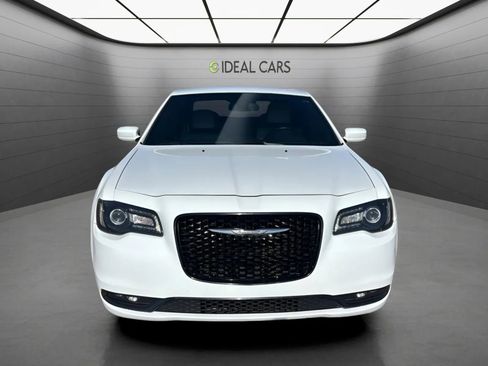 Used 2017 Chrysler 300 S RWD image 2