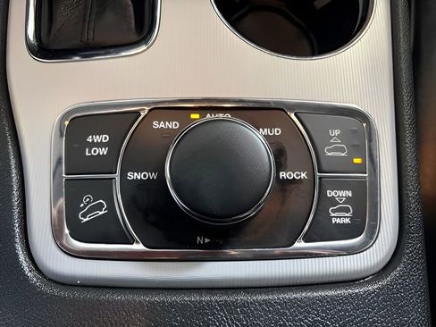 Used 2018 Jeep Grand Cherokee Summit AWD/4WD image 31