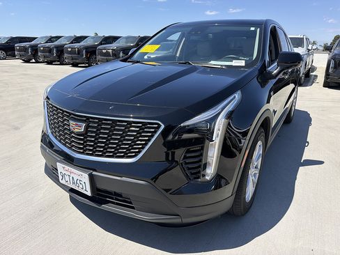 Used 2023 Cadillac XT4 Luxury FWD image 2