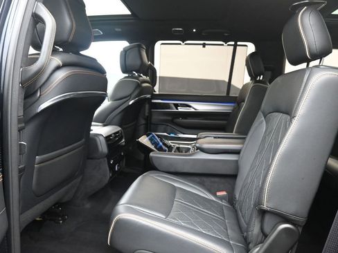 Used 2023 Jeep Grand Wagoneer Series III AWD/4WD image 22