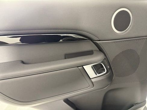 Certified 2025 Land Rover Discovery S image 21