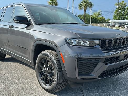 New 2026 Jeep Grand Cherokee Altitude RWD image 8