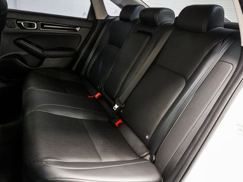 Used 2022 Honda Civic Touring image 9