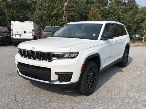 Used 2022 Jeep Grand Cherokee L Limited AWD/4WD image 3