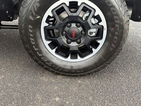 New 2025 Toyota Tacoma TRD Off-Road image 10