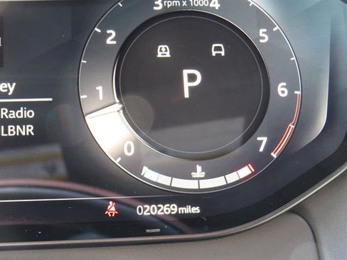 Used 2023 Land Rover Range Rover Long Wheelbase SE image 12