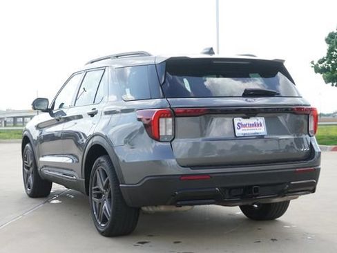 Used 2025 Ford Explorer ST-Line w/ ST-Line Street Pack AWD/4WD image 7