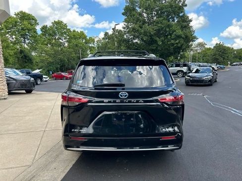 Used 2025 Toyota Sienna Platinum AWD/4WD image 6