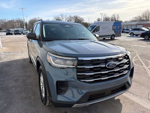 Used 2025 Ford Explorer Active image 9