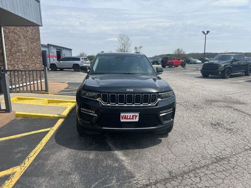 Used 2022 Jeep Grand Cherokee Limited AWD/4WD image 2