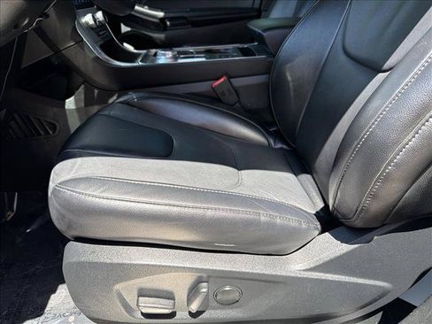 Used 2022 Ford Edge Titanium AWD/4WD image 12