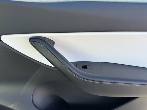 Used 2022 Tesla Model Y Performance image 23