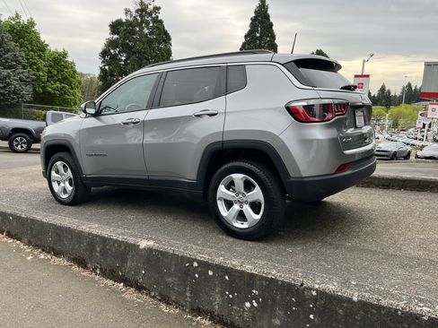 Used 2020 Jeep Compass Latitude w/ Popular Equipment Group AWD/4WD image 5