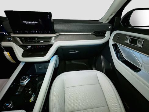 New 2026 Ford Explorer Platinum w/ LUX Leather Package AWD/4WD image 28