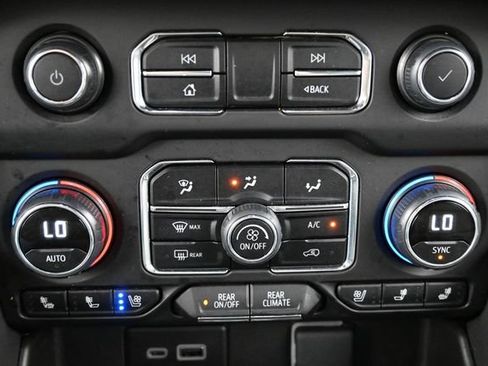 Used 2024 Chevrolet Suburban Premier AWD/4WD image 23