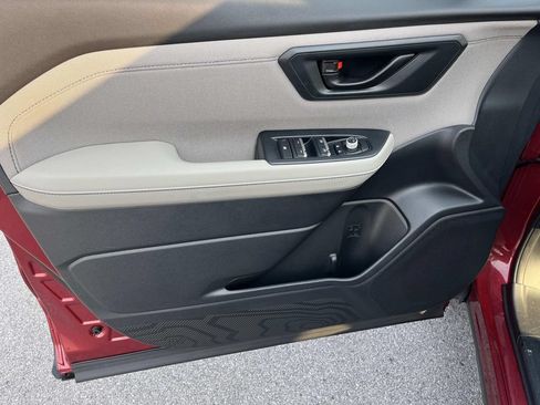 Certified 2025 Subaru Forester Premium AWD/4WD image 28