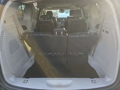 Used 2022 Chrysler Pacifica Limited image 6