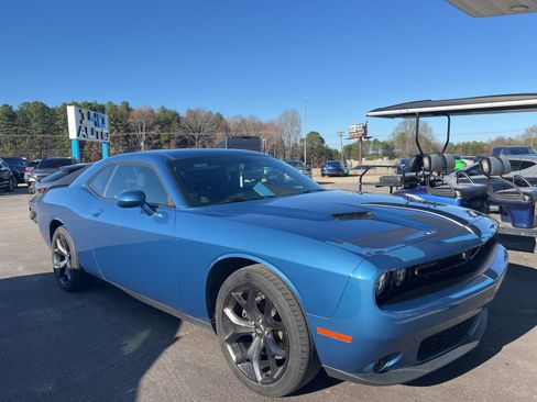 Used 2020 Dodge Challenger SXT w/ Blacktop Package image 23