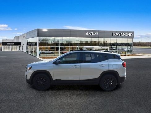 Used 2021 GMC Terrain SLE w/ Driver Convenience Package AWD/4WD image 6