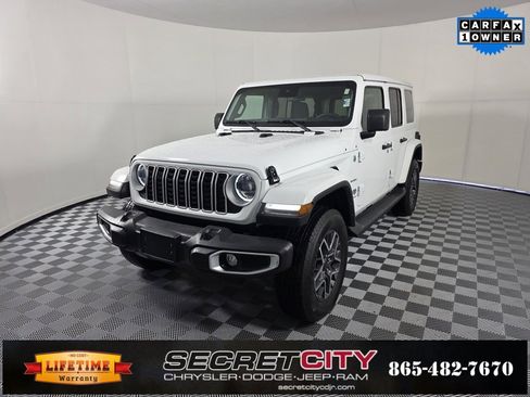 Used 2024 Jeep Wrangler Sahara image 3