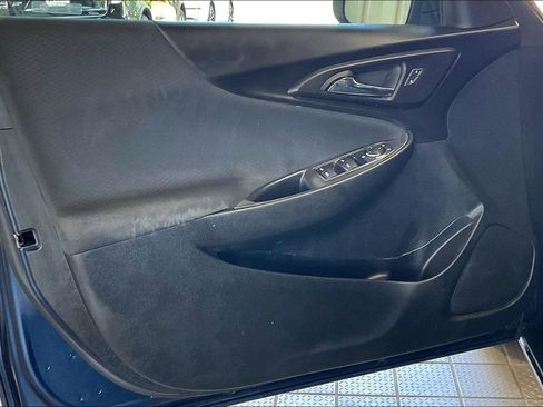 Used 2021 Chevrolet Malibu LT image 2