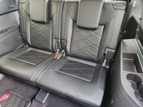 Used 2024 Volkswagen Atlas SE FWD image 32
