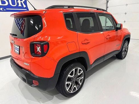 Used 2017 Jeep Renegade Latitude image 2