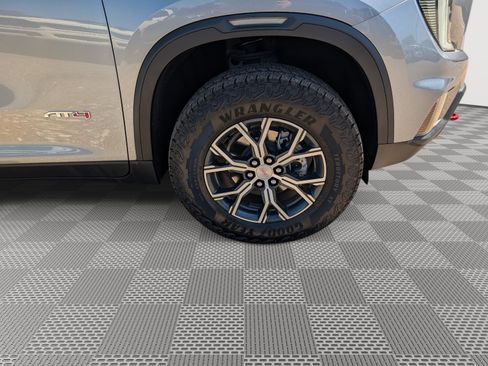 Used 2025 GMC Acadia AT4 AWD/4WD image 9