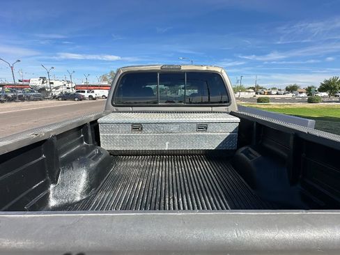 Used 2002 Ford F250 Lariat image 4