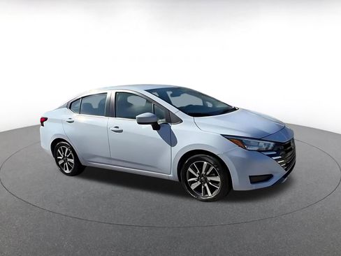 Used 2025 Nissan Versa SV image 2