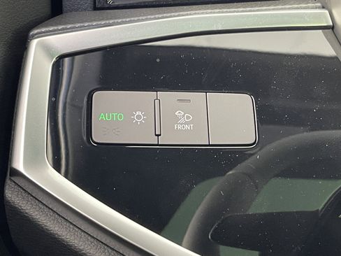 New 2025 Audi Q3 2.0T Premium image 24