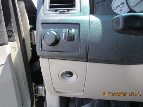 Used 2006 Chrysler 300 w/ Sound Group image 39