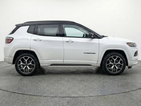 Used 2025 Jeep Compass Limited image 11