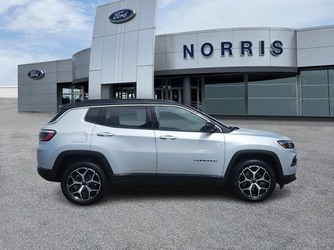 Used 2025 Jeep Compass Limited AWD/4WD image 5