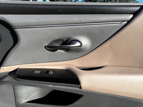 Certified 2023 Lexus ES 250 w/ Premium Package image 43