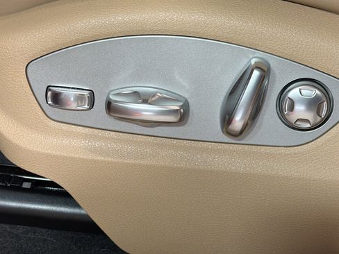 Certified 2025 Porsche Macan image 25