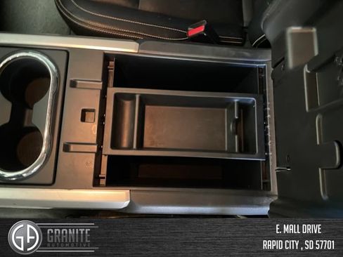 Used 2018 Nissan Titan PRO-4X w/ Pro-4x Convenience Package AWD/4WD image 14