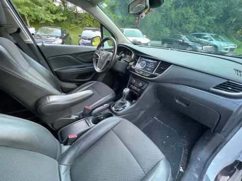Used 2021 Buick Encore Preferred AWD/4WD image 27