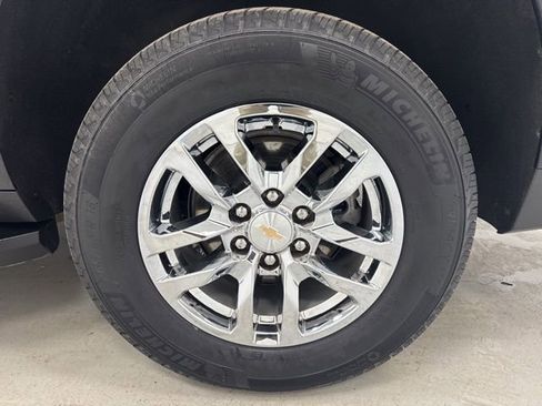 Used 2024 Chevrolet Suburban LT image 40