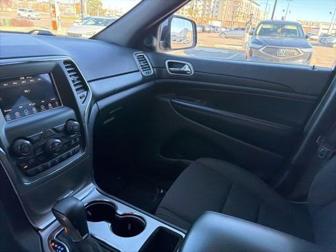 Used 2018 Jeep Grand Cherokee Laredo image 22